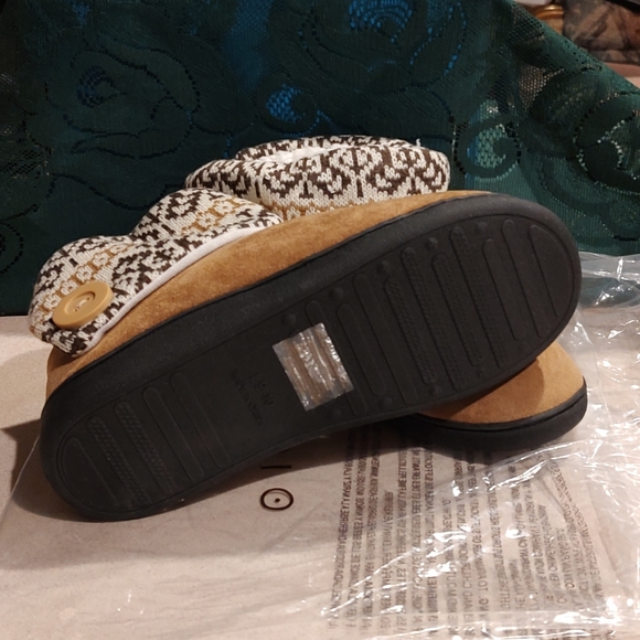 Cozy sweater slipper booties by Avon are perfect for casual occasions L 9-10 - Picture 6 of 8